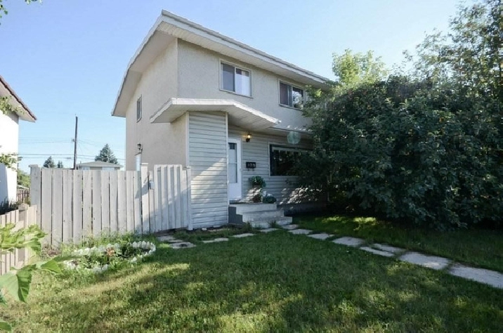 Half Duplex for Sale by Owner, Royal Gardens near Southgate in Edmonton,AB - Houses for Sale