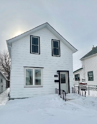 Cozy 3 bedroom Home for Sale 1472 Ross Avenue Image# 1