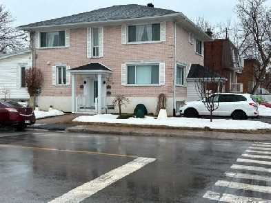 3 1/2 A LOUER VIEUX LONGUEUIL PRES CEGEP EDOUARD MONPETIT