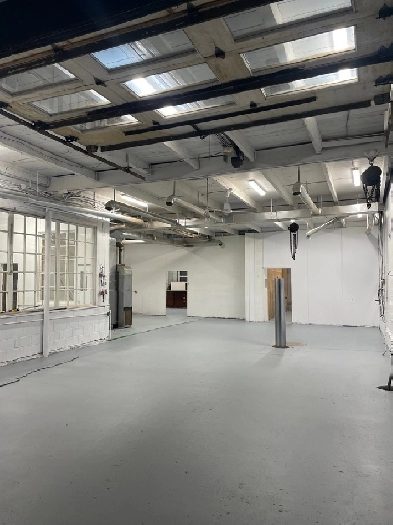 Garage commercial à louer