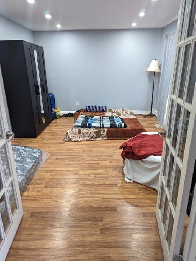 Shared room, Walk to Bramalea City Centre