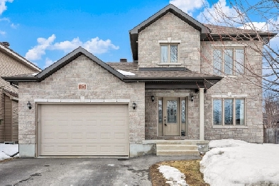 EXIT Realty Matrix - 10 Bellefeuille St, Limoges Image# 1