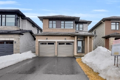 Stunning Home in Riverside South w. 9ft Ceilings Image# 1