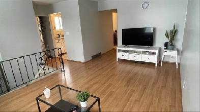 3 Bedrooms 1 Den 2 Bathroom Big Deck Near U of M and Waverly Image# 8