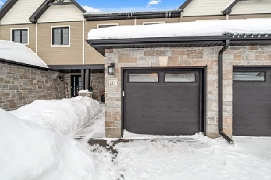 Pristine 3 Bed/3 Bath Home With No Rear Neighbours! Image# 1