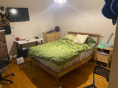 Room for Rent (May to August) $800 a month Image# 1