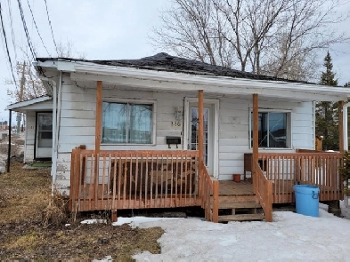 Attention Investors and Renovators! Corner lot in Hawkesbury Image# 7