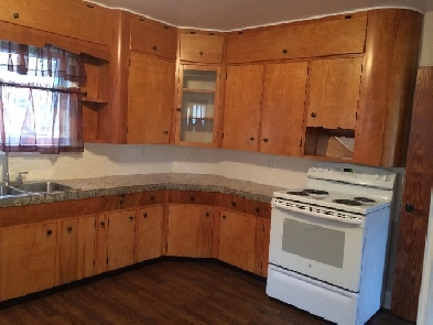 Gorgeous, Bright 2 Bedroom Fairview Flat - May Image# 3