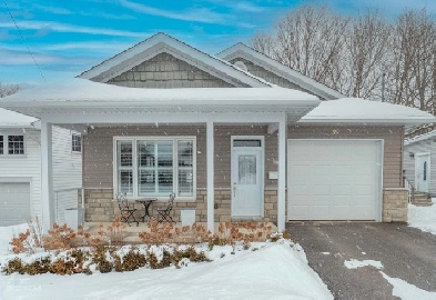 Cute 2 Bed, 1 Bath Open Concept Bungalow in Carleton Place Image# 1