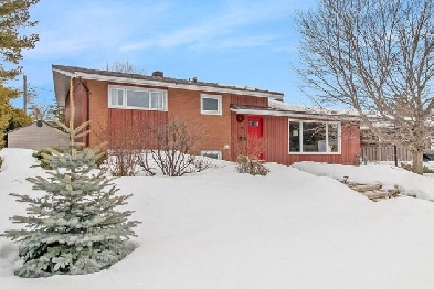 4 Bedroom Split Level on huge lot Image# 10