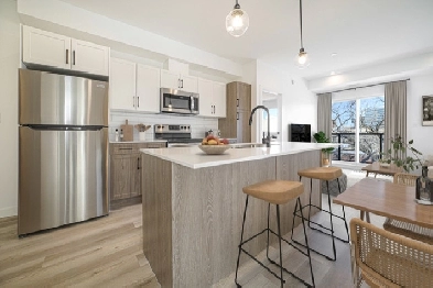 LUXURY 3 Bed 2 Bath Penthouse in West Broadway Image# 9