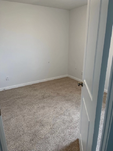 1 room available in a brand new house
