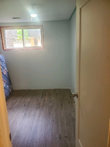 1 room basment with sharing, r single only for females.