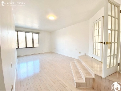 2BR  DEN BIG PATIO 1800SF Available JUNE 1/23