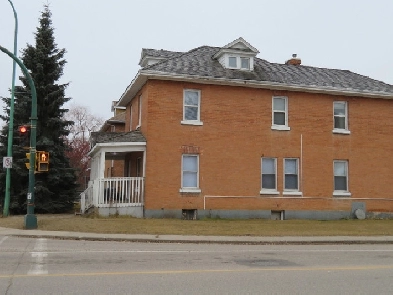 West Hill bachelor suite Image# 1