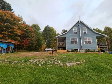 Elements of Style with Privacy & Acreage! Image# 1