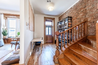 Carré St-Louis - 3BDR sur 2 étages et 2 salles de bain-terrasse Image# 1