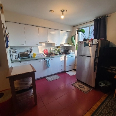 1889 Carling Avenue - Bachelor Apartment - Available June 1st