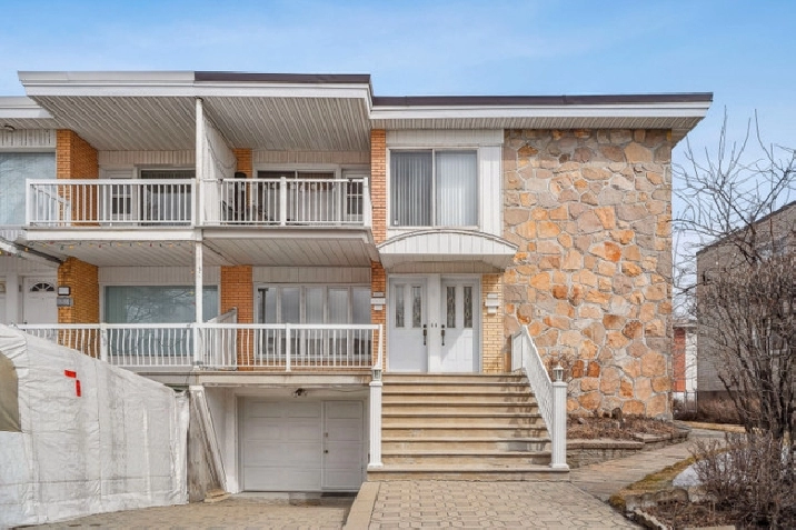 BEAU DUPLEX À SAINT-LÉONARD // MLS: 12294470 in City of Montréal,QC - Houses for Sale