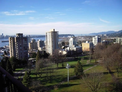 The Hillridge, Large studio apartment. (North Vancouver) Image# 1