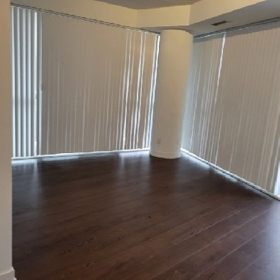 Bathurst and Lakeshore. Beautiful Bright & Spacious One Bedroom & Bath Unit in a Luxury Building