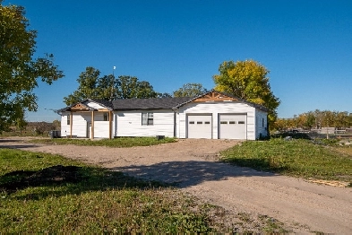 25056 Road 30E, Grunthal