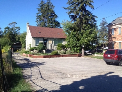 $2000/mo Whole Office Building for Rent - Hurontario St