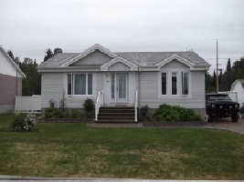 Super Aubaine Liste de maisons Bungalow À VENDRE À Gatineau Image# 1