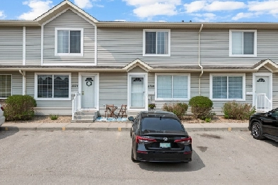2726 Cranbourn Cres - Located In Desirable Area of Windsor Park Image# 1