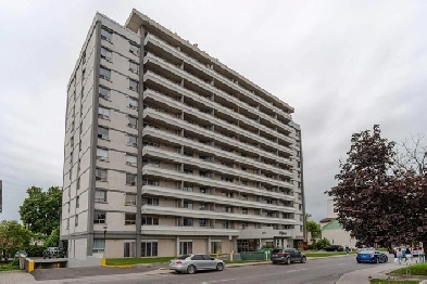 2 Bdrm - Walk to Queen's University! 322 Brock St. Near Grocery!