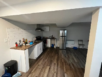 2bhk basement for sublease 1400$ utilities Image# 2