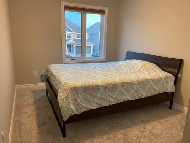 Spacious and bright room for rent in Findlay Creek Image# 2