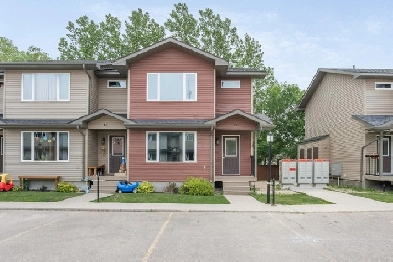 Beautiful 3 Bedroom Townhouse In Lorette With Yard & Patio! Image# 2