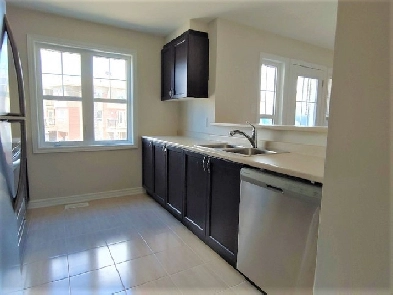 Elegant Two Bedroom Townhome, Three stories, Ottawa West, Kanata Image# 10