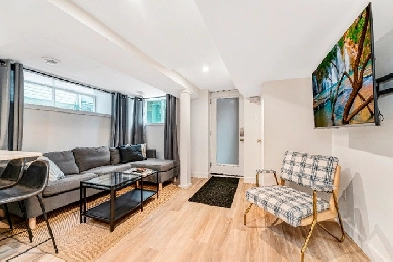 All inclusive, Modern, Fully Renovated & Furnished in The Glebe Image# 5