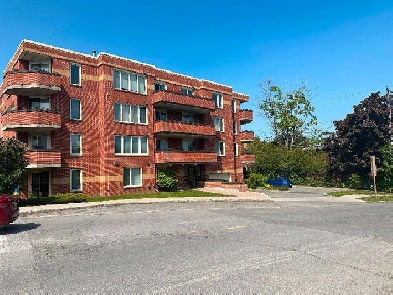 Amazing large 2 Bedroom Condo -  Carlingwood Area Image# 3