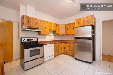 Cozy Rooms in a 5 Bedroom Flat in Glebe (Now) Image# 4