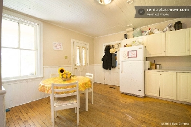 Beautiful Rooms in a 5-BDR Flatshare in Old Ottawa East (Now) Image# 7