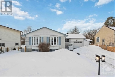 Detached 6    Bedroom   Bungalow Near Merivale! Image# 1