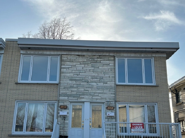 Ahuntsic 5 1/2 Bord de L’eau in City of Montréal,QC Apartments