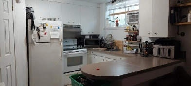 2 1/2 à louer chauffé-éclairé/ Demi sous-sol / Libre 1er juillet Image# 1