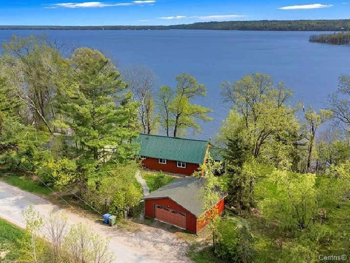 Maison à VENDRE dans Pontiac Bord de l'eau in Gatineau,ON Houses for