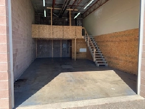 800 sq. ft. Warehouse Space FOR LEASE Image# 1