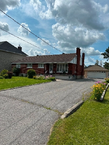 RARELY OFFERED Bungalow on a LARGE LOT in Carleton Heights Image# 1