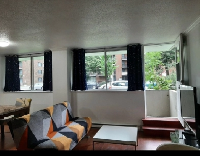 Condo 3 1/2 à louer, Marché Central, meublé, garage intérieur Image# 1