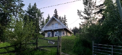 Knouff Lake, B.C 3 Bedroom Lake House Image# 7