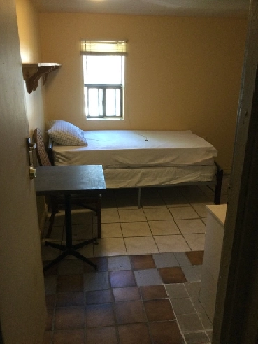 Downtown Toronto Bachelor Pad - $1200