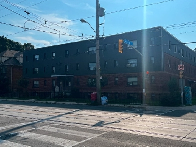 . Large Bachelor/Studio Apartment at 2532 Lakeshore Blvd W! Image# 1