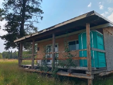 Hunting cabin in hart of Crown land Image# 1