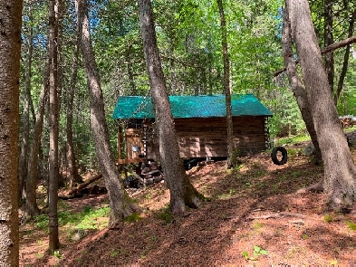 Hunting fishing camp lac plassez Que. Kipawa area. Image# 1